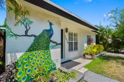 Studio w Peacocks Managed by BNR Vacation Rentals