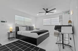 Studio w Peacocks Managed by BNR Vacation Rentals