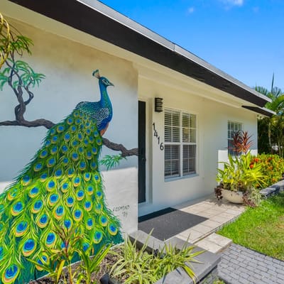 Cottage w Peacocks Managed by BNR Vacation Rentals