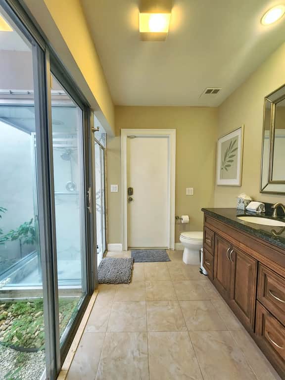 Large King bedroom suite. Private Entrance. Views!