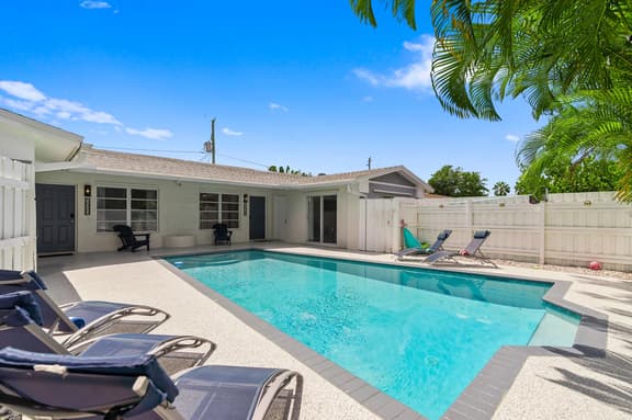 Fresh Pool Home! Managed by BNR Vacation Rentals