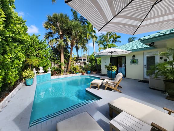 Tropical Garden by the Beach! BNR Vacation Rentals