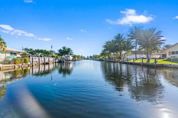 Relaxing Waterfront Gem! - BNR Vacation Rentals
